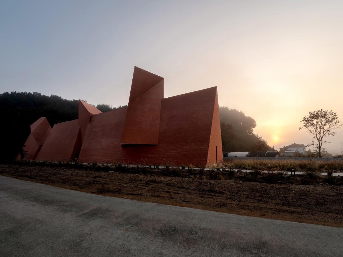 An Architecture of 'Quiet Narrative'